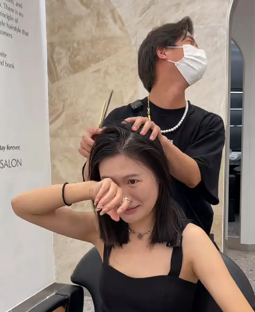 What does it mean when a Chinese girl cuts her hair?