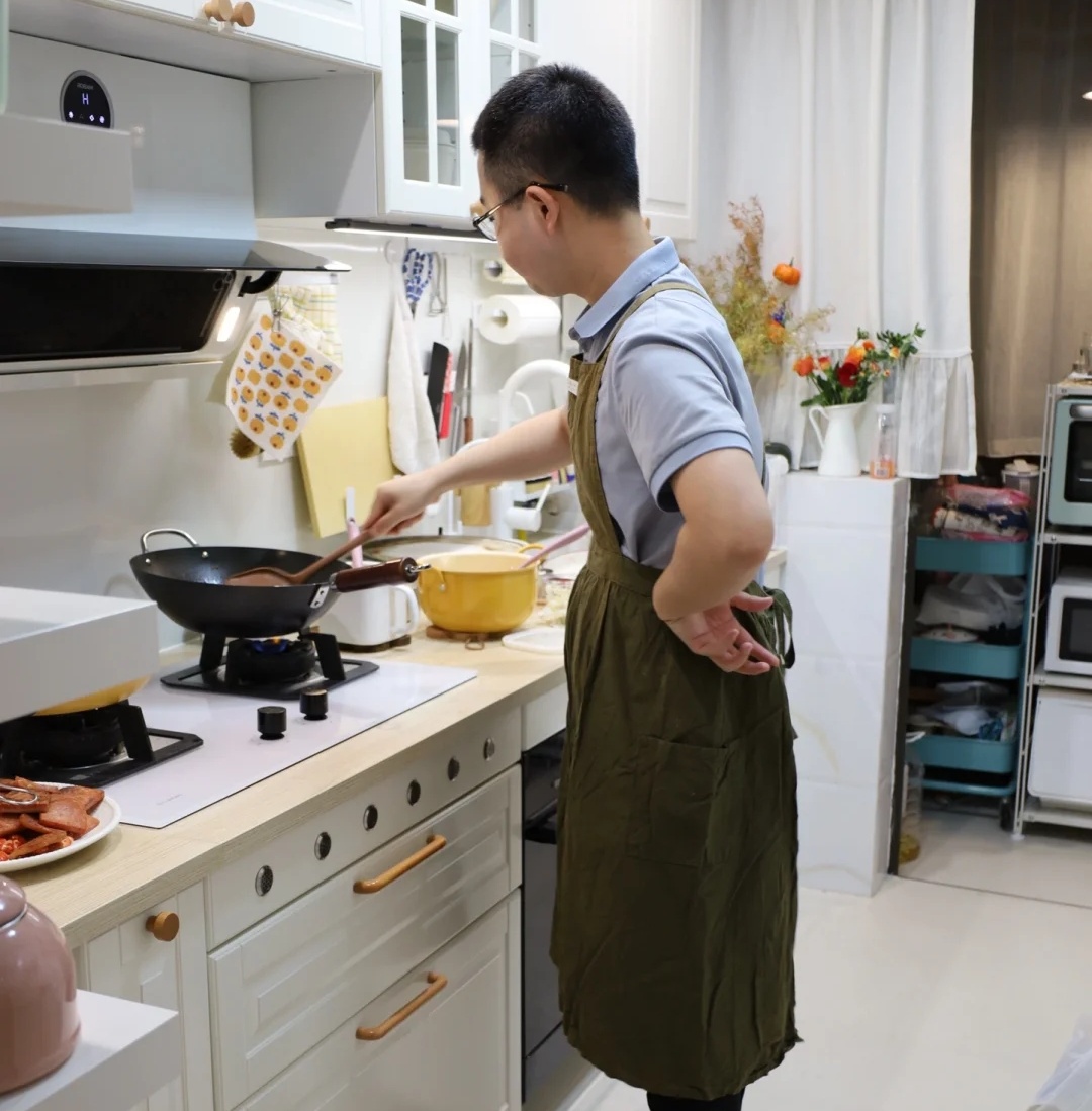 How to Determine If a Chinese Man Likes You as a Potential Girlfriend or Just a Friend